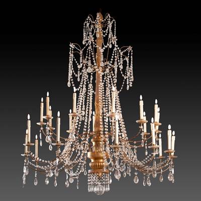 An impressive gilded wood chandelier, 24 arms of light on 2 levels, a central part in carved and gilded wood, Genoa, Italy, 19th century (2 meters high, 1,50 meter diameter) (80 in. high, 5 ft diameter)